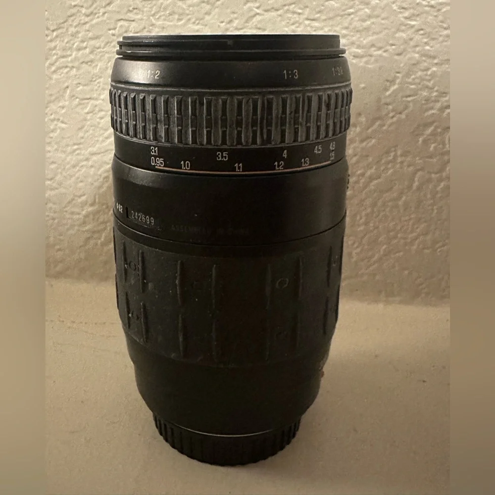 Quantaray AF 70-300MM 1:4-5.6 LD Zoom/Macro Lens Minolta A mount